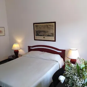 https://villa-ada-roma.it-romehotels.com
